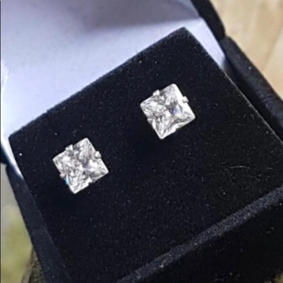 ❗️MARKDOWN❗️SWAROVSKI PRINCESS CUT - Picture 2 of 6